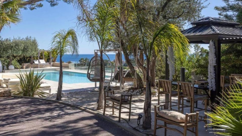 Carona amour` Villa in Cannes