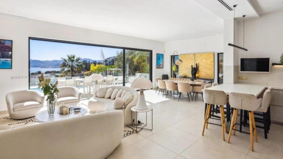 Carona amour` Villa in Cannes