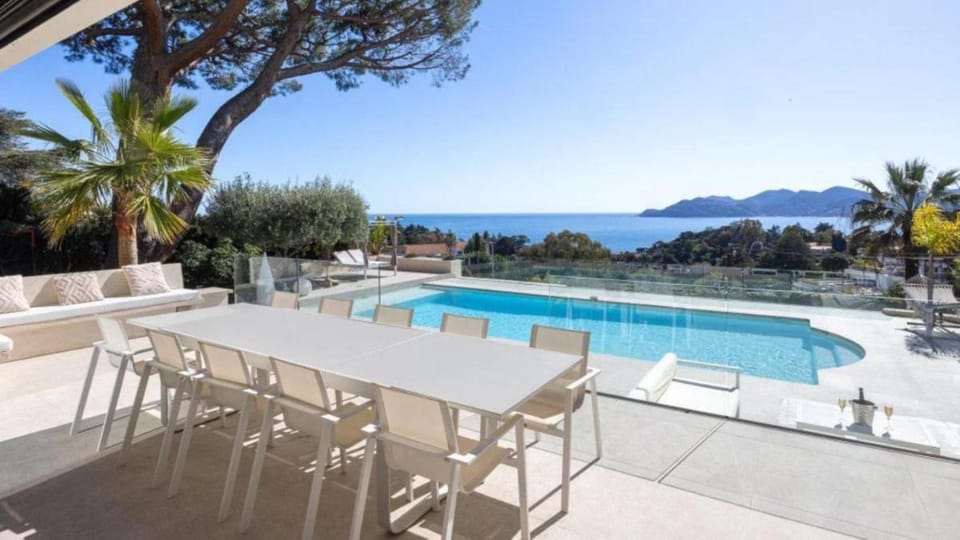Carona amour` Villa in Cannes