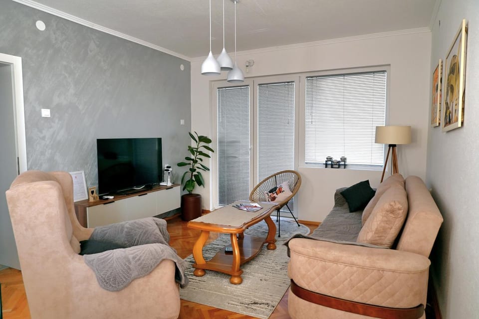Cozy Apartment with Free Parking near Center- LeLand Apartment Apartment in Ohrid