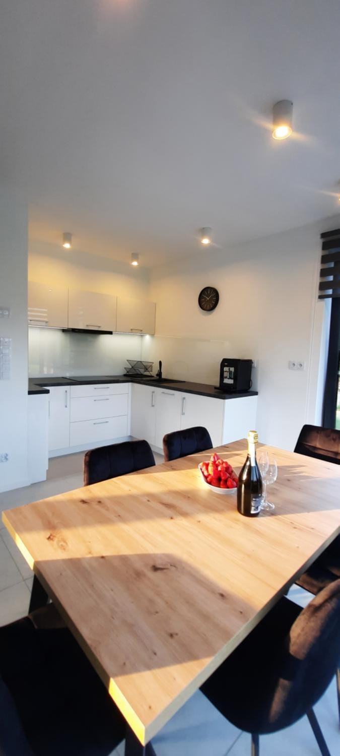 Kitchen or kitchenette, Dining area, stove