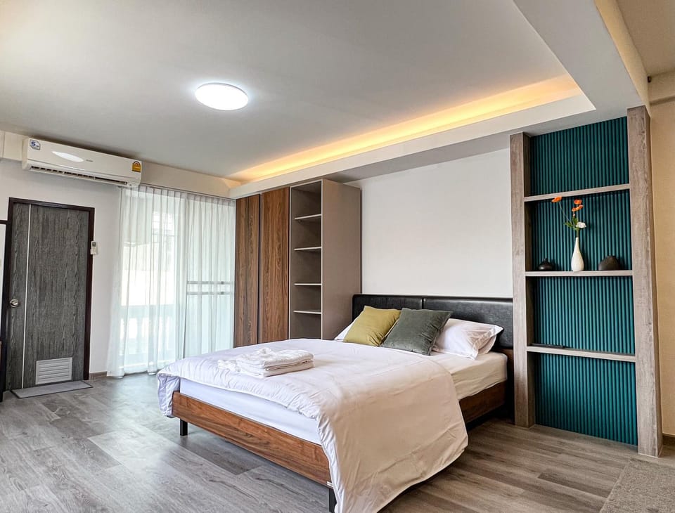 Bed, Photo of the whole room, Bedroom