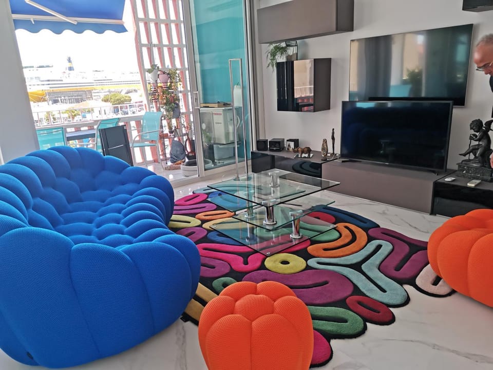Communal lounge/ TV room, TV and multimedia, Seating area