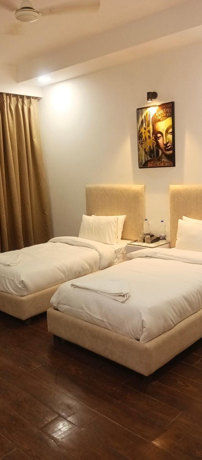 Bed, Photo of the whole room, Bedroom