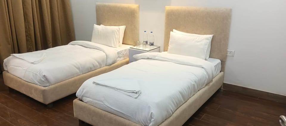 Photo of the whole room, Bedroom, towels
