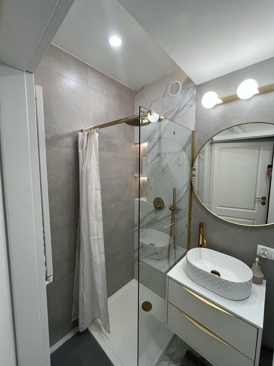 Shower, Bathroom, flat iron, hair dryier, washing machine