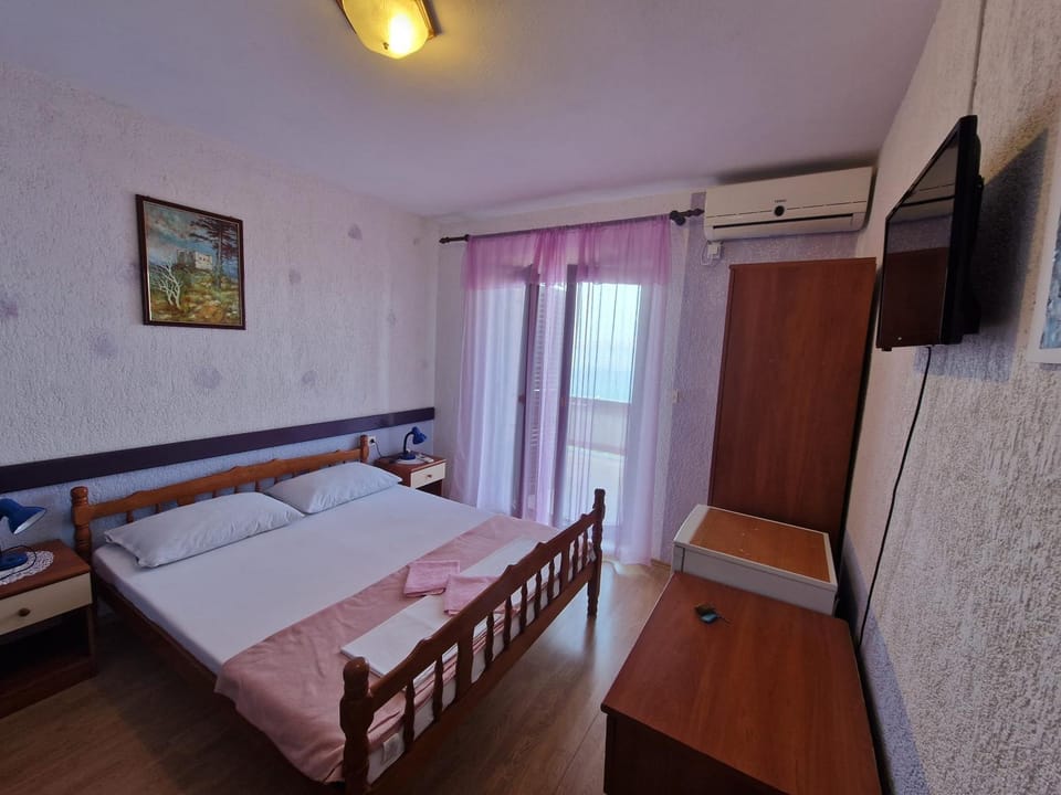 Rooms Anita Sibinj Apartment in Lika-Senj County