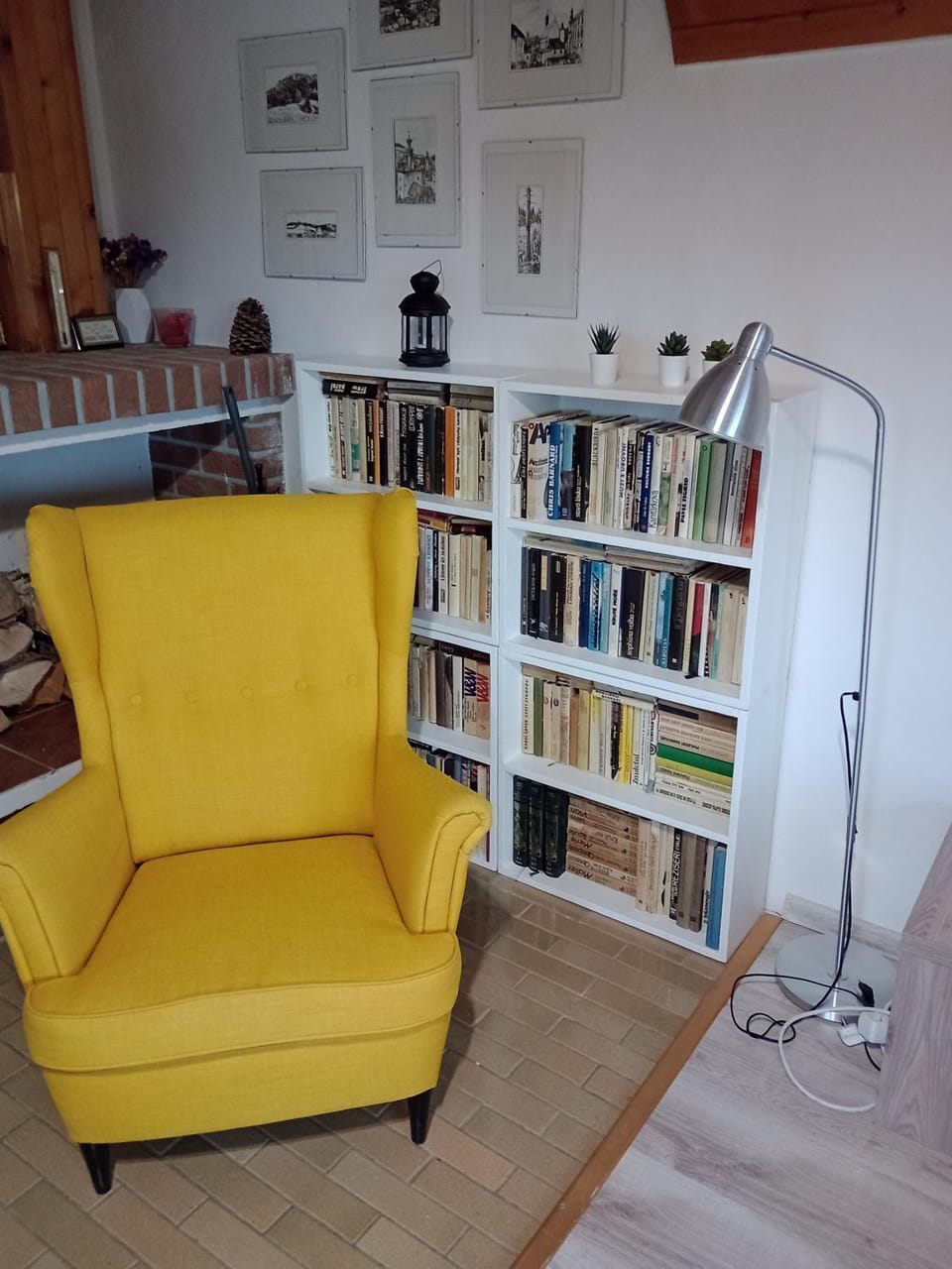 Library, Living room, Seating area