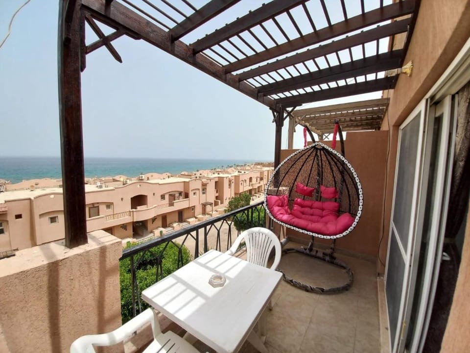 Sea Breeze شاليه مواجة للبحر Empire Resort العين السخنة Apartment in South Sinai Governorate