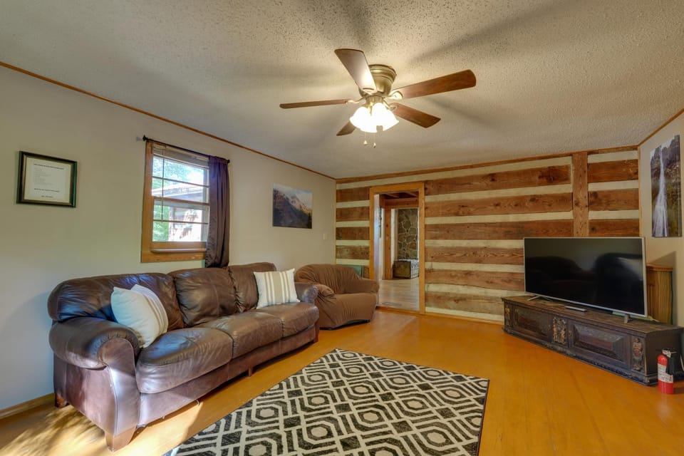 Spacious Yard + Fire Pit: Afton Family Cabin! Cabin in Cherokee Reservoir