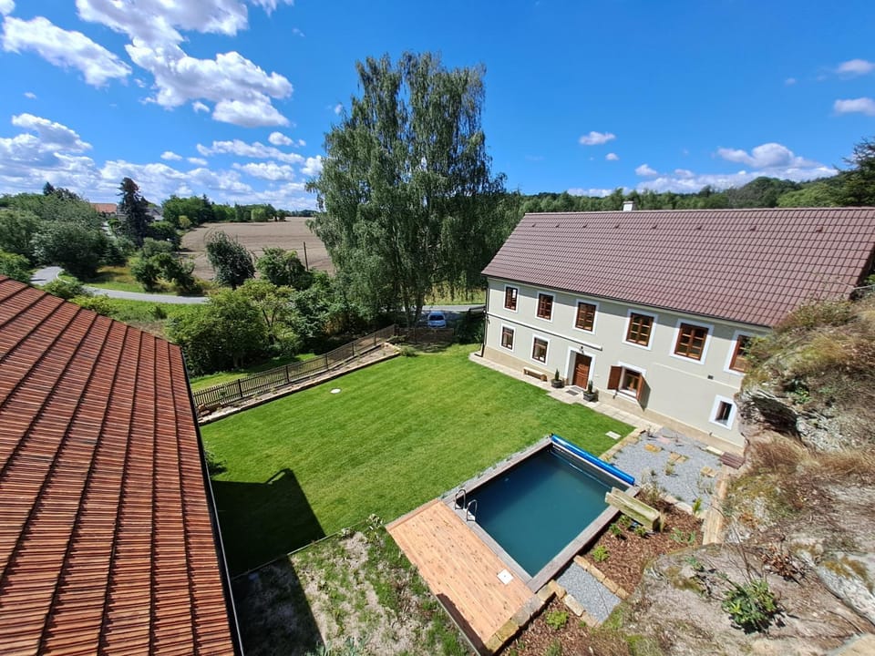 Property building, Day, Natural landscape, Garden, Spa and wellness centre/facilities, Garden view, Pool view, Swimming pool, Open Air Bath