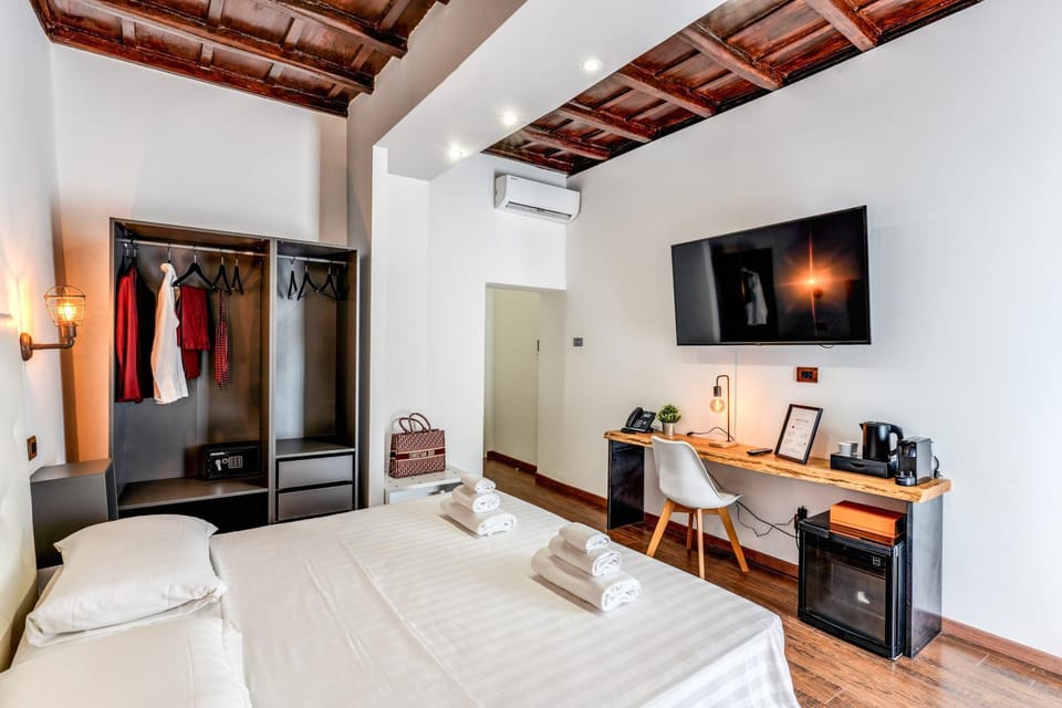 Bed, TV and multimedia, Coffee/tea facilities, Photo of the whole room, Bedroom