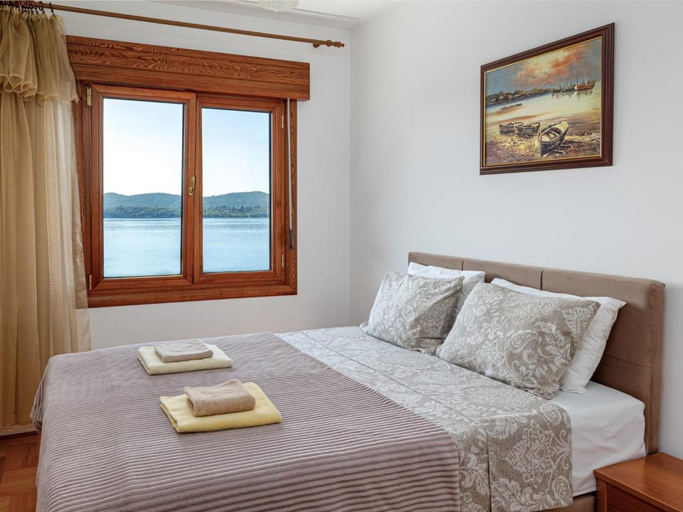 Bed, View (from property/room), View (from property/room), Bedroom, Sea view, Sea view