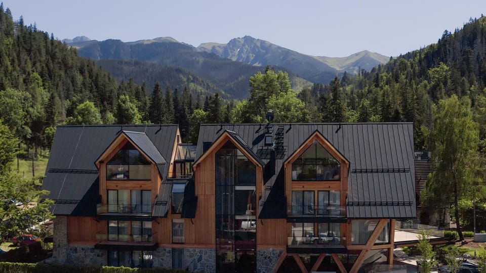 Property building, Spring, Day, Natural landscape, Bird's eye view, Garden, View (from property/room), Mountain view