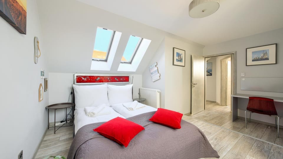 Bed, Living room