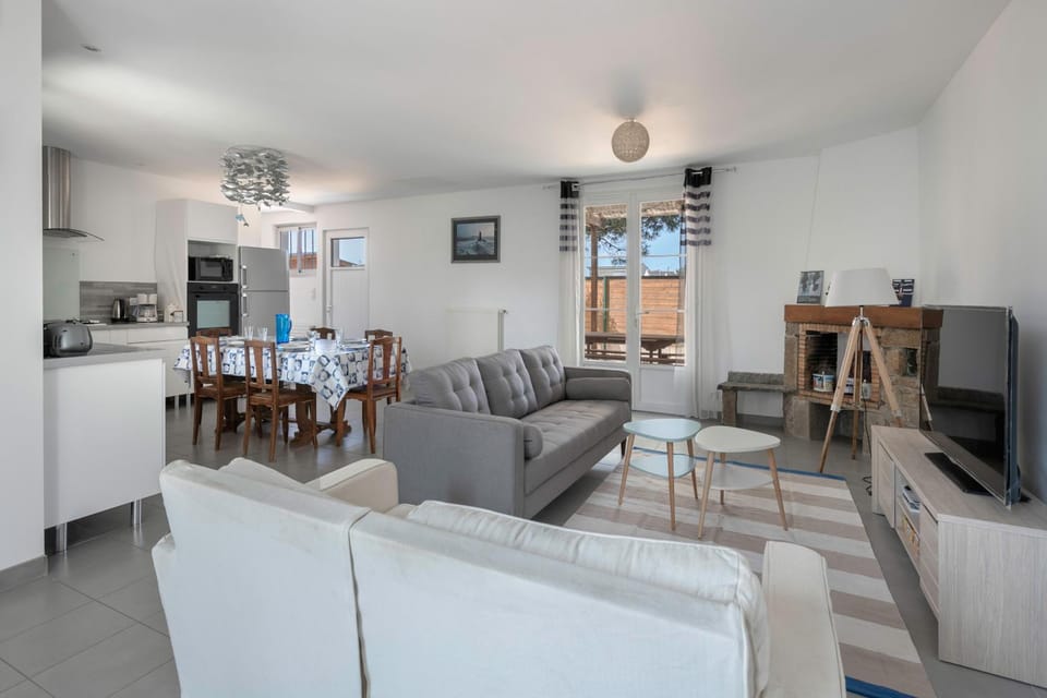 Communal lounge/ TV room, Living room