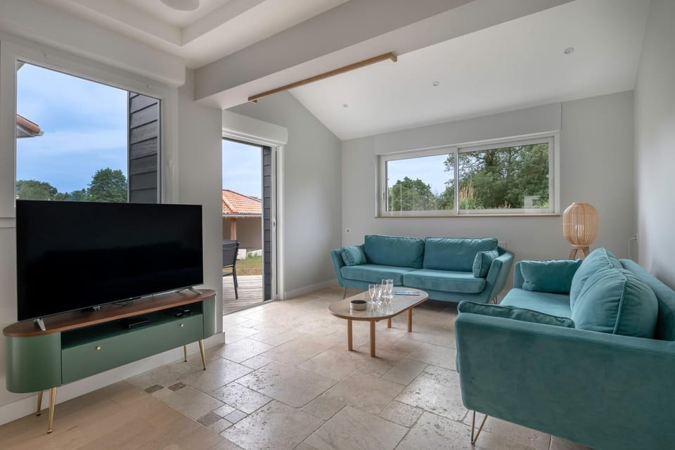 Communal lounge/ TV room, Living room