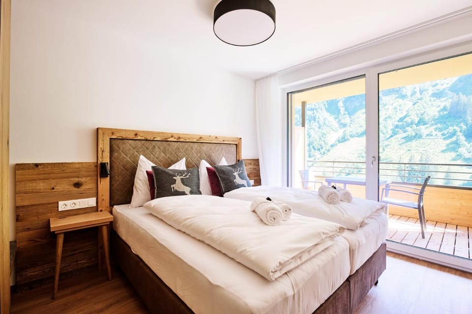 Bed, Balcony/Terrace, Photo of the whole room, Bedroom