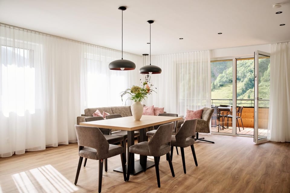 Living room, Seating area, Dining area