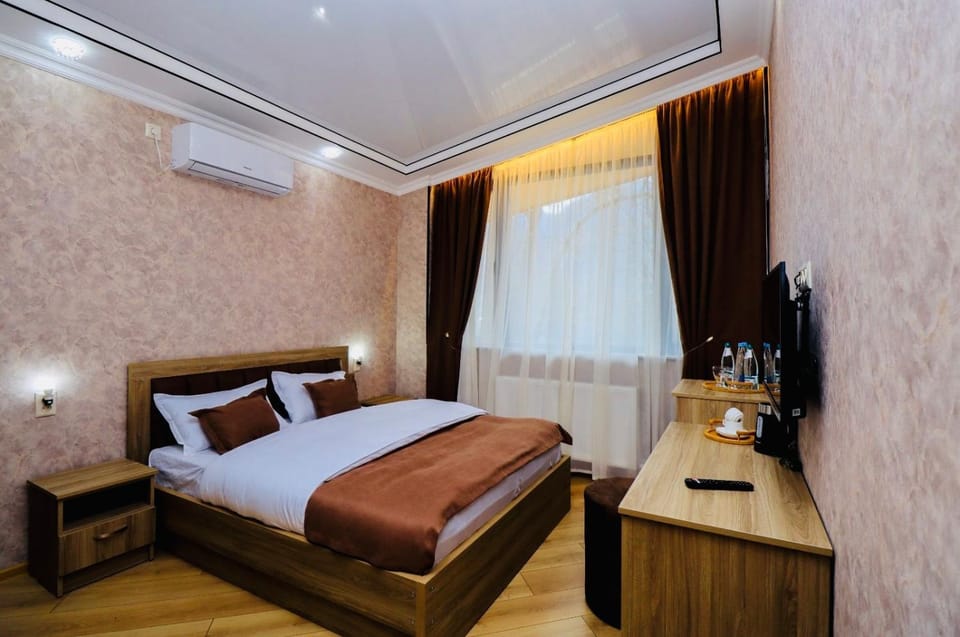 Bed, TV and multimedia, Coffee/tea facilities, Photo of the whole room, air conditioner