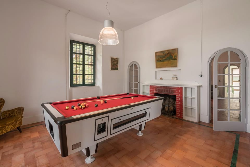 Billiard, Game Room