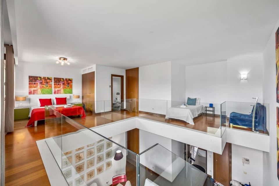 Bed, Photo of the whole room, Seating area, Bedroom, wardrobe, air conditioner