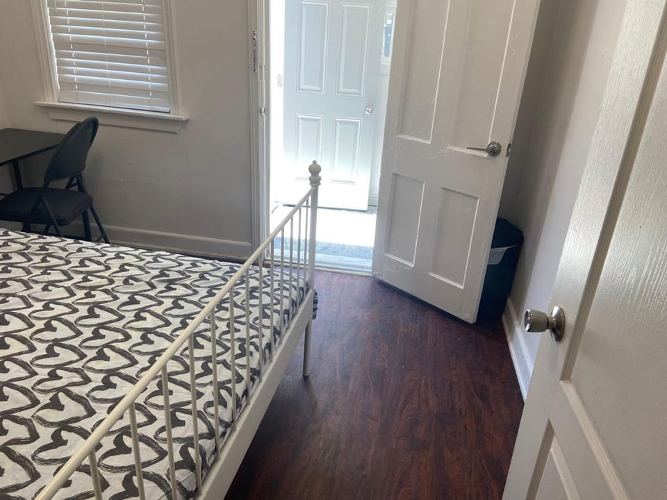 BUDGET Quad Room with En Suite Bathroom 36B Bed and Breakfast in Toronto