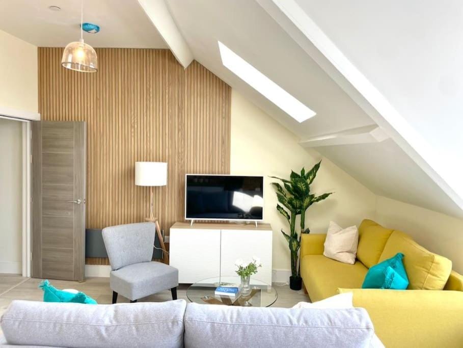 Lush Porthcawl Large Spacious 3 bedroom Apt, Prime Location Apartment in Porthcawl