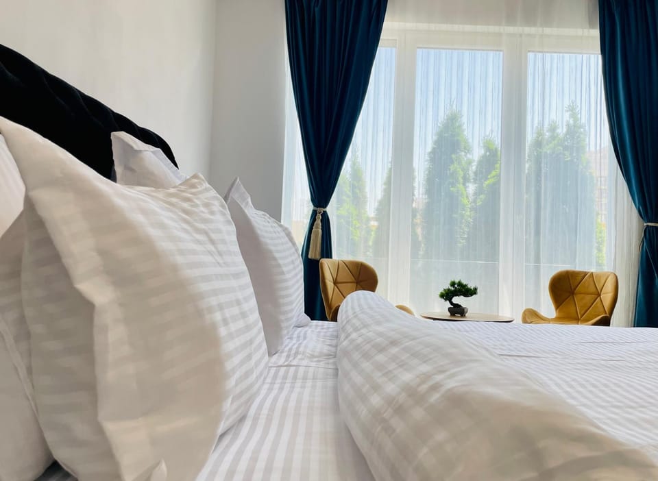 Bed, Bedroom, Guests, heating, towels