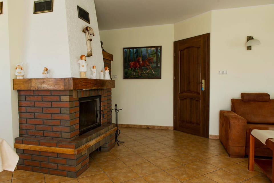 TV and multimedia, Other, Other, Other, Decorative detail, Seating area, fireplace, fireplace