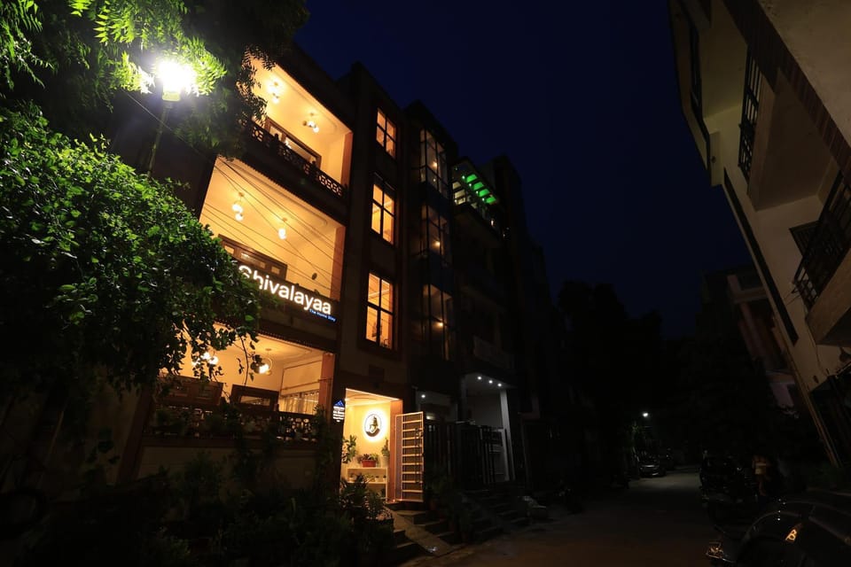 Property building, Quiet street view
