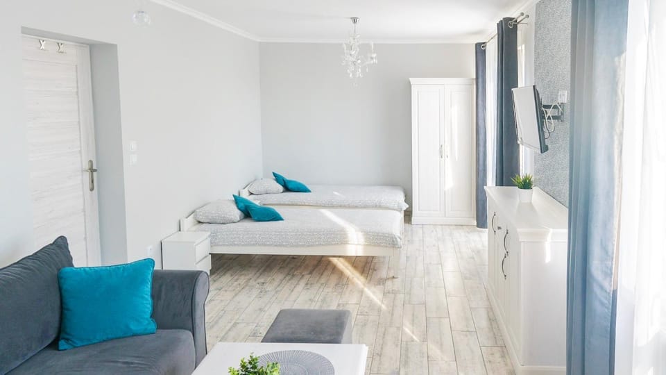 Bed, TV and multimedia, Photo of the whole room, Seating area