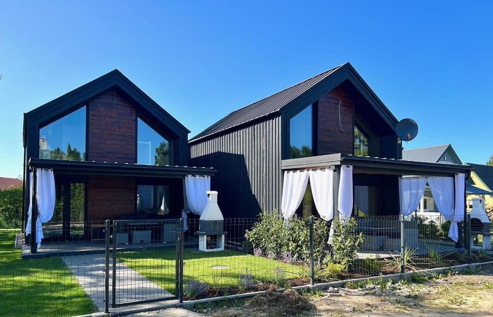 Property building, Spring, Day, Garden, Garden view