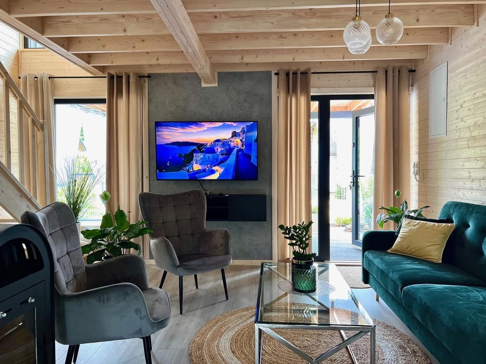 Communal lounge/ TV room, Living room, Seating area