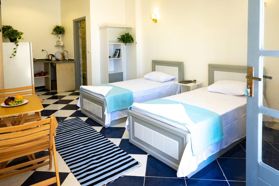 Bed, Kitchen or kitchenette, Photo of the whole room, kitchen