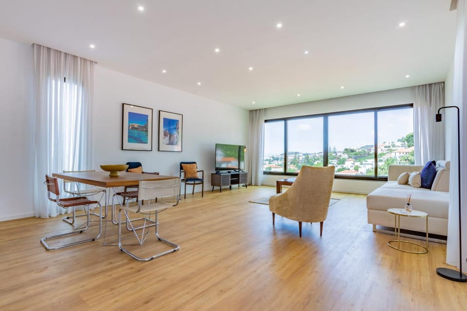 Communal lounge/ TV room, TV and multimedia, Living room, Dining area