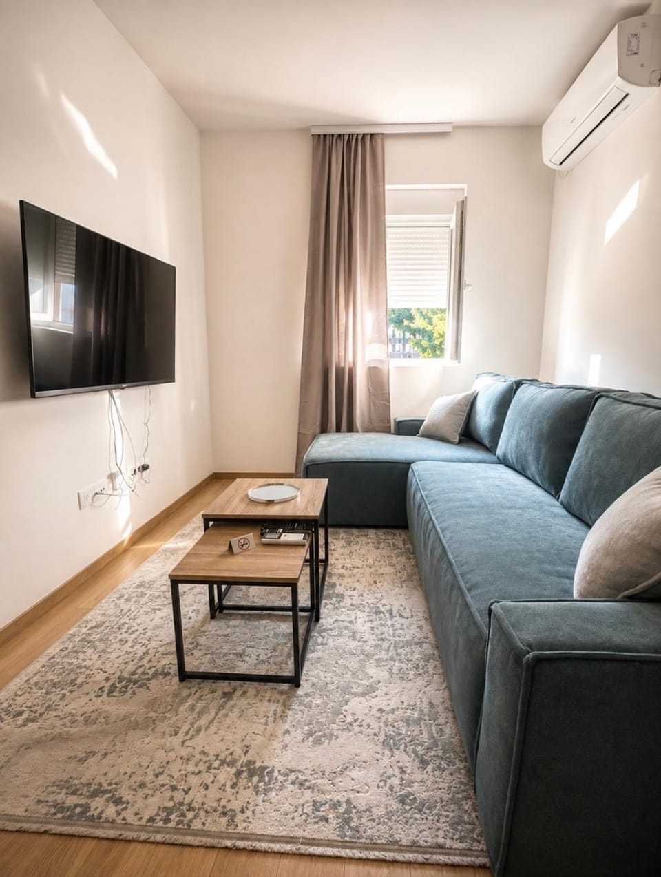 TV and multimedia, Living room, Seating area, air conditioner