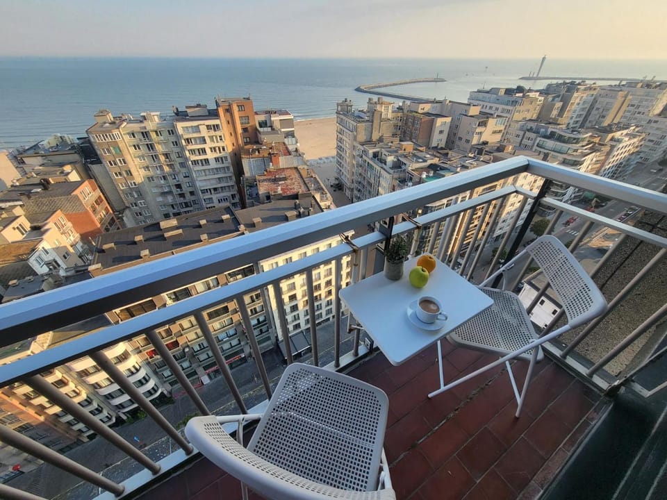 View (from property/room), Balcony/Terrace, City view, Sea view