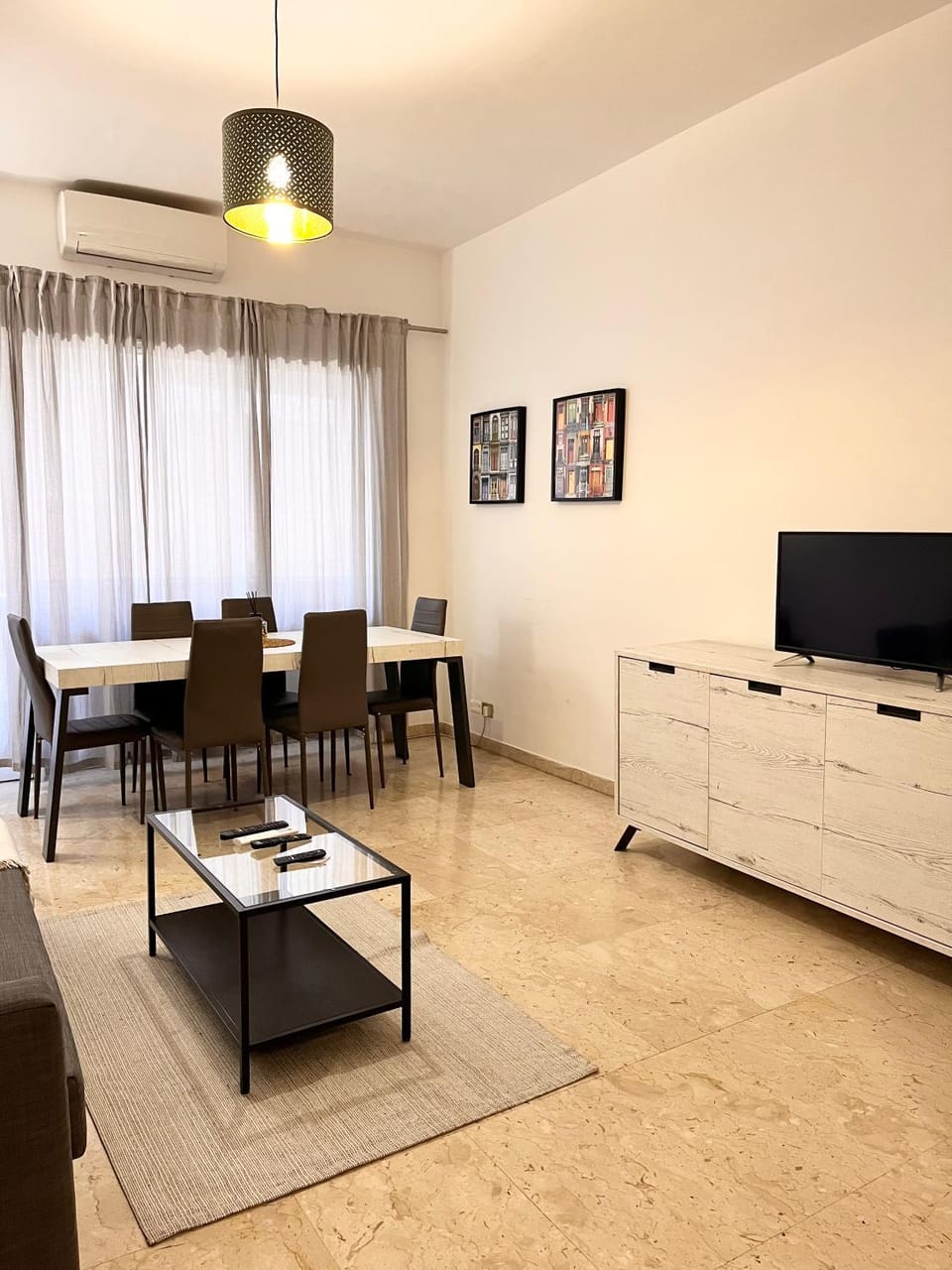 Communal lounge/ TV room, TV and multimedia, Living room, Seating area, Dining area, Evening entertainment