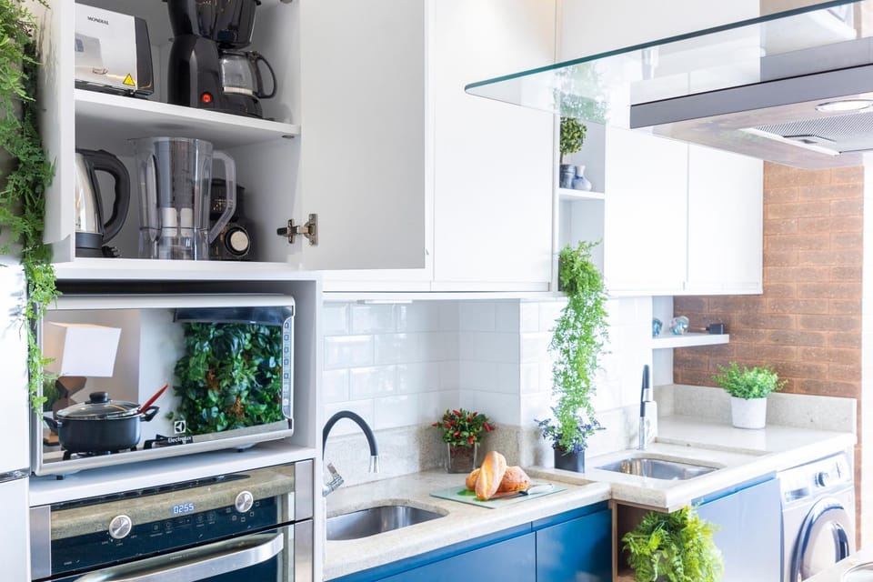 Kitchen or kitchenette, minibar, toaster