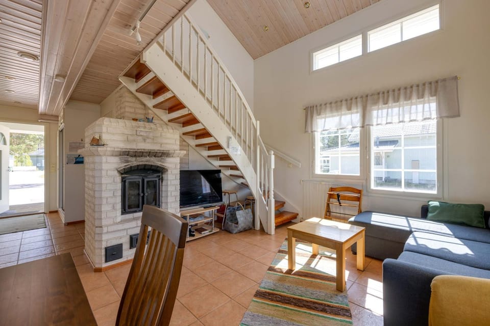 TV and multimedia, Living room, Seating area, flat iron