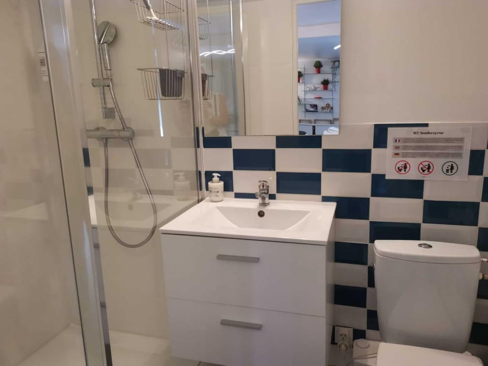 Shower, Bathroom