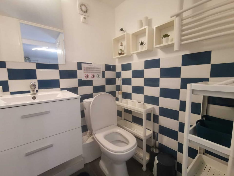 Toilet, Bathroom