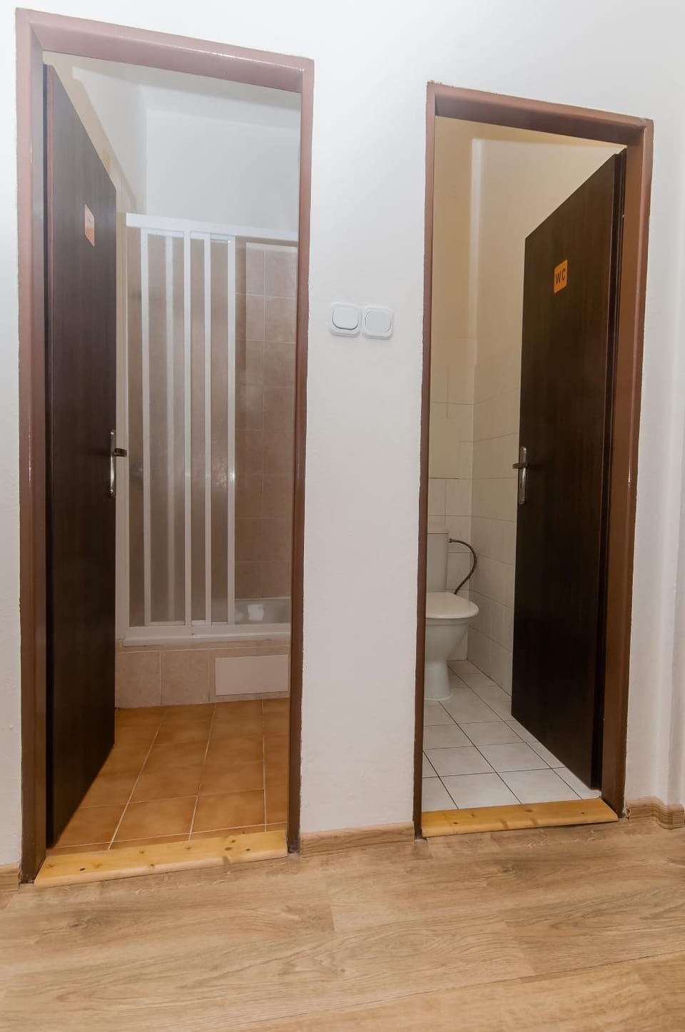 Shower, Toilet