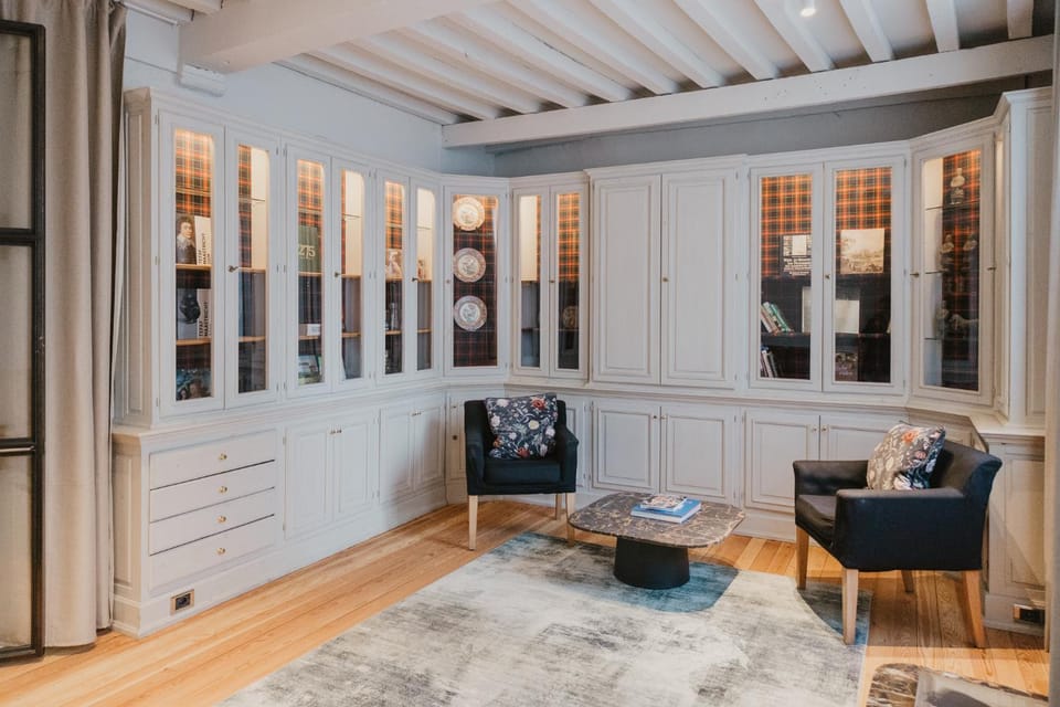Living room, Seating area