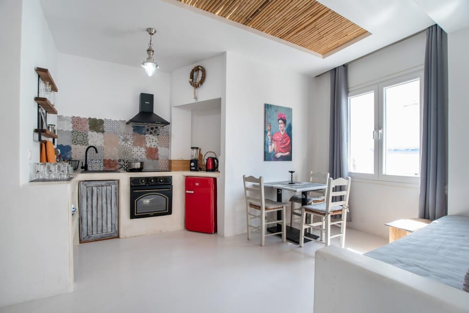 Kitchen or kitchenette, Living room