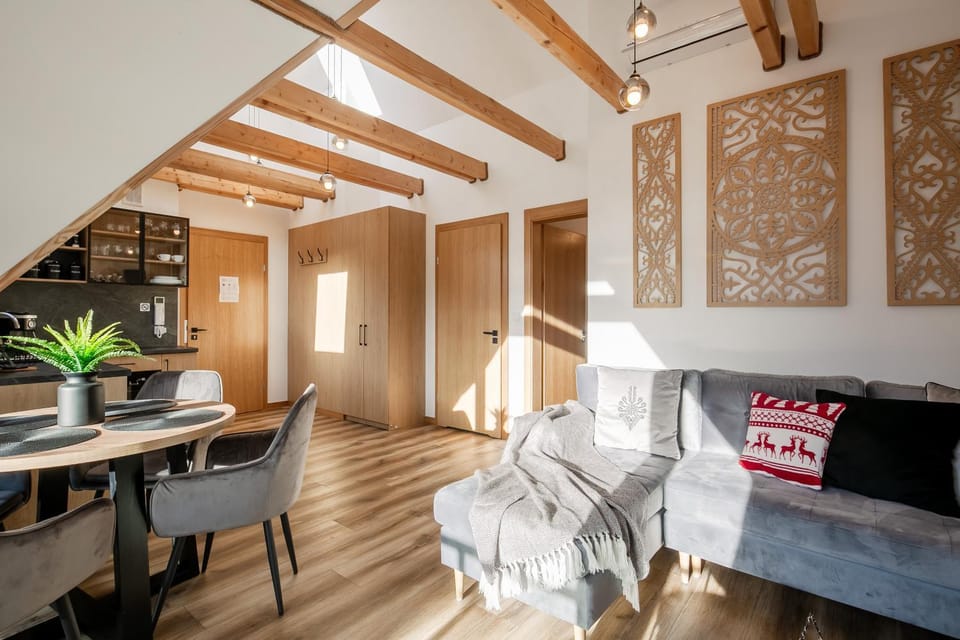 Kitchen or kitchenette, Living room, Seating area, Dining area
