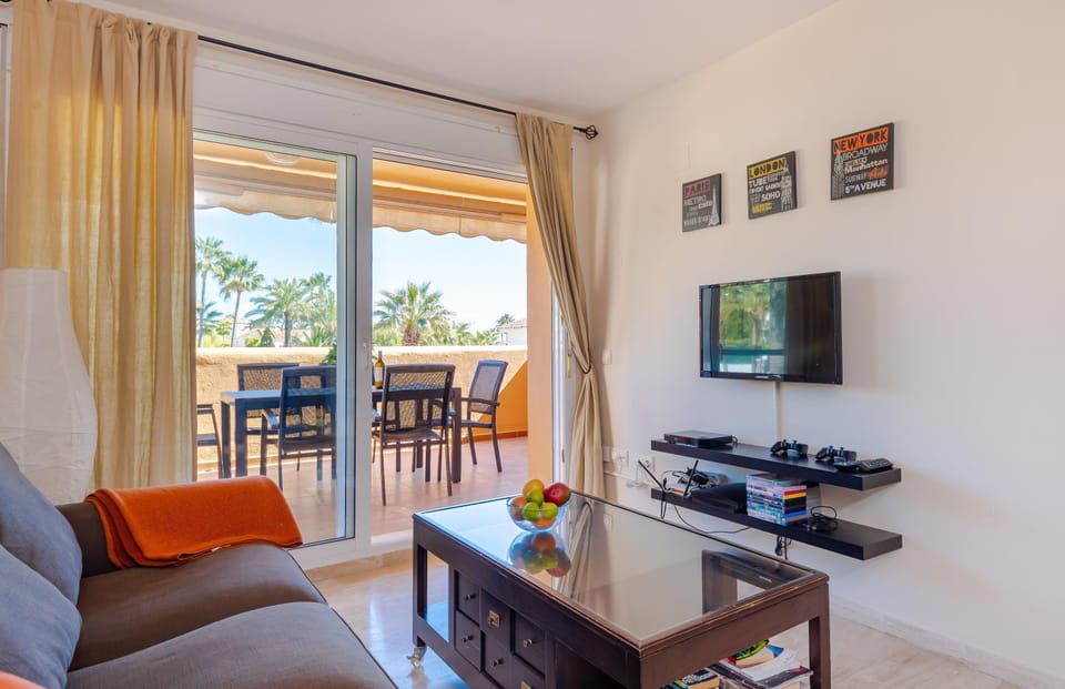 Communal lounge/ TV room, TV and multimedia