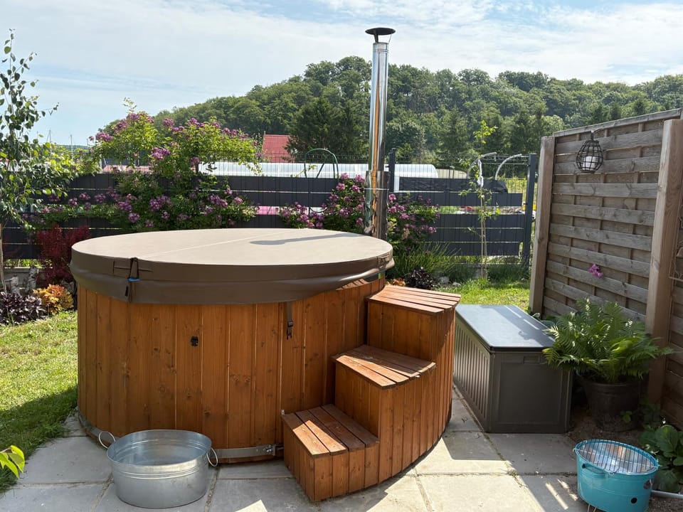 Garden, Hot Tub