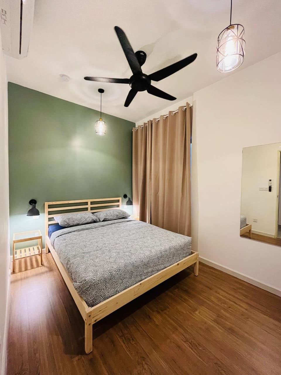 Bed, Photo of the whole room, Bedroom, fireplace